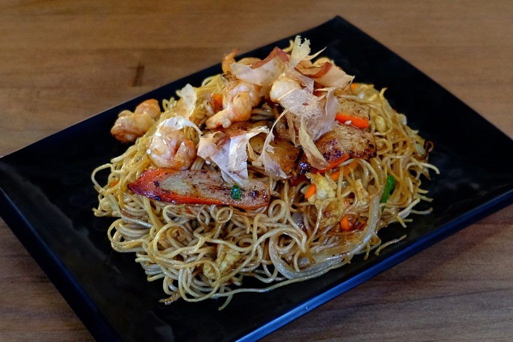 Tallarines Frito Con Mariscos